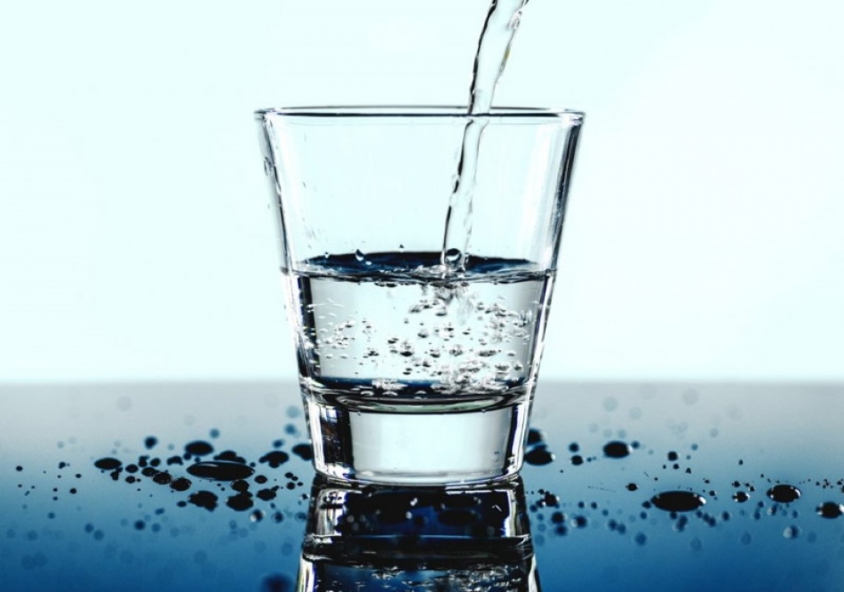 Πόσο νερό πρέπει να πίνουμε ανάλογα με το βάρος μας